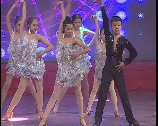 啥时候开始有的春晚 5c2bf2903d74439eb8c4c55d63205b08.jpeg