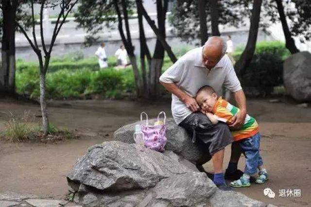 高跟鞋纯粹跟摆设似的, 孩子出点问题自己就跟罪犯似的, 天天劳碌无