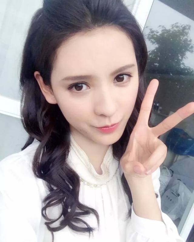 张予曦晒与男友恩爱合照,网友:男票长的比女人还精致