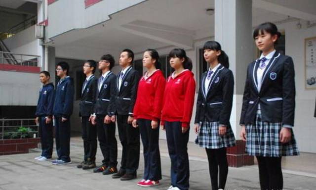 第二名,重庆巴蜀中学:英伦范儿的校服帅爆,校园像极了内地版的