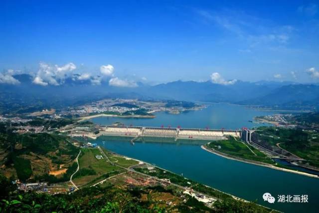 秭归县境内,长江两岸山奇水秀,九畹溪,三峡竹海,链子崖,芝兰谷,月亮花