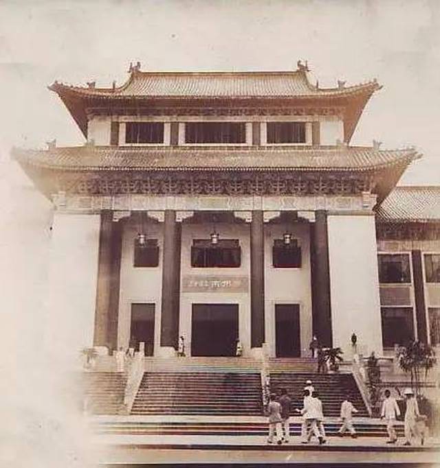 『仲元图书馆』位于越秀山,纪念辛亥革命将领邓仲元而建.