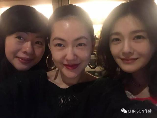 连小s在微博po出徐家三姐妹的合影,网友都忍不住评论:瘦了的大s,连