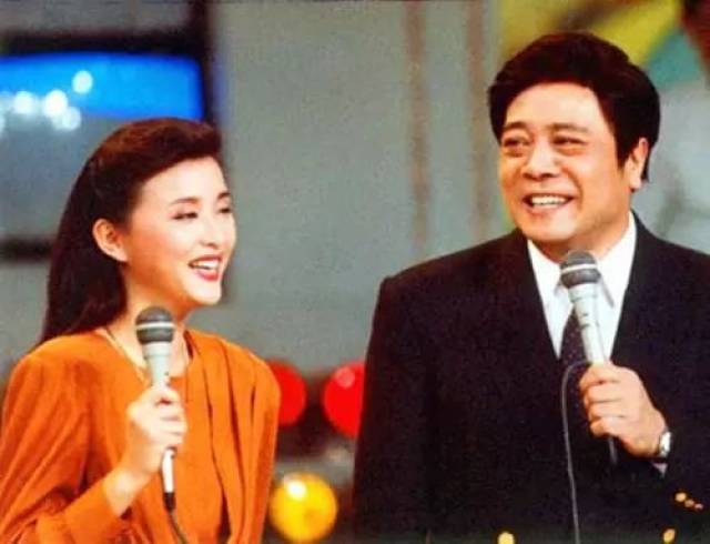 春晚 1990年至1994年 之后又先后主持过 《杨澜访谈录》 《天下女人》