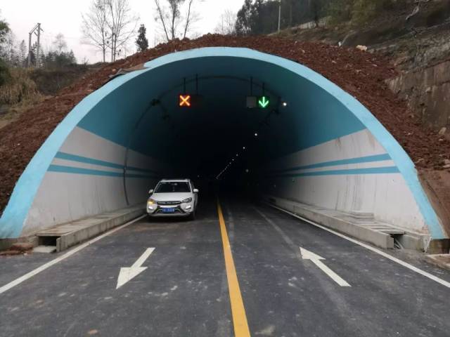 万众期待的镇西山隧道正式通车啦!_手机搜狐网
