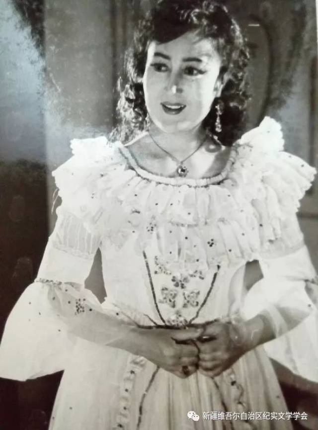 塑造艺术形象 演绎精彩人生 --记新疆自治区文