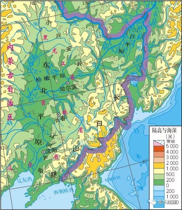 狭义的长白山是指位于吉林省东南部地区,东经127°40"～128°16",北纬