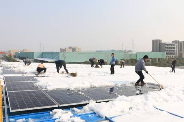 1mw屋顶光伏电站如何除雪?这个业主的建议真好!