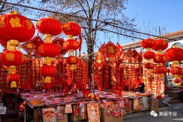 北大市场:大红灯笼高高挂 吉祥福字全到家