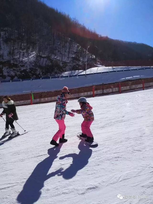 喜迎新春,伏牛山滑雪场为栾川本地群众豪送双重大礼包