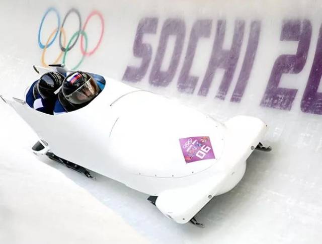 雪车   bobsleigh