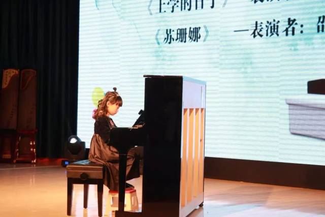 表演者:陈金晶《茉莉花》表演者:丁雪莹《五月》表演者:陈镟凝