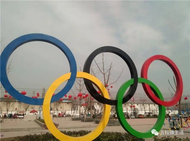 漫步在五段奥体广场
