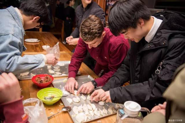 写春联剪窗花包饺子,学院杯比赛终于对"年"下手了