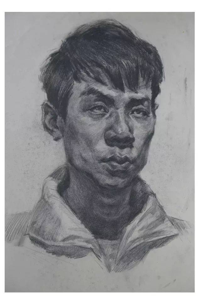 这种素描黑乎乎, 可称: 中国式素描 .