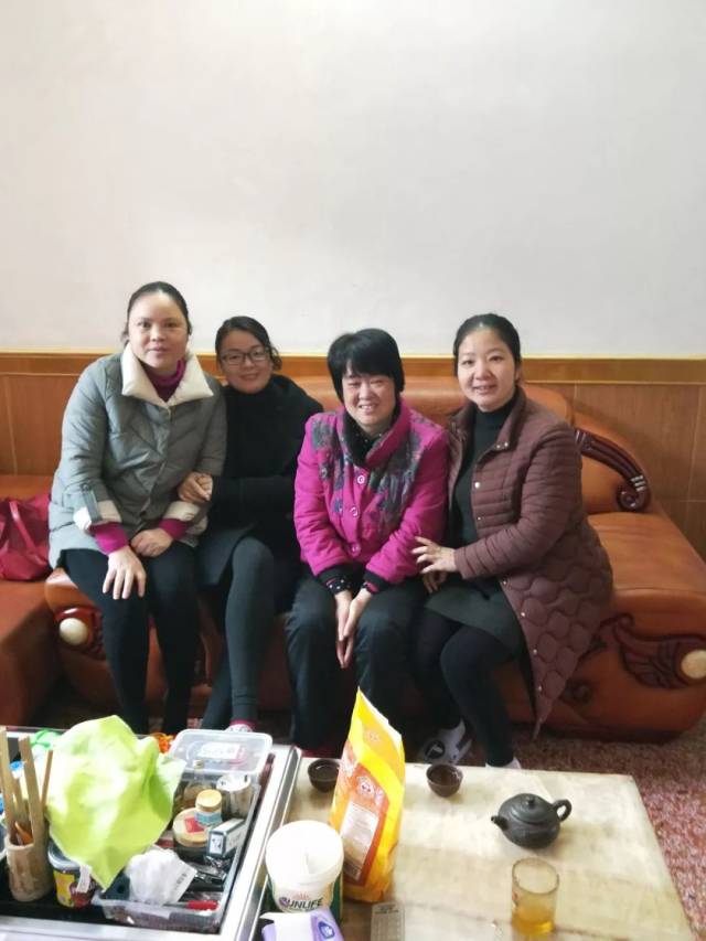 大埔小学春节慰问离退休老教师