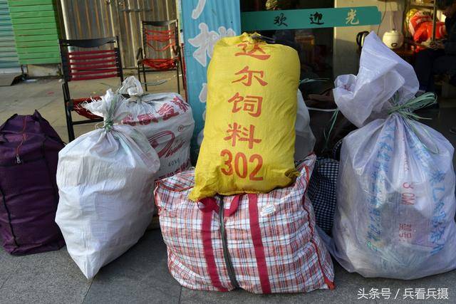 回家的行李,蛇皮袋一直没有退出历史舞台