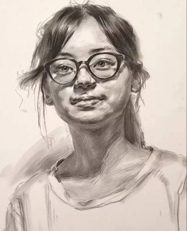 教你画正面戴眼镜的女青年素描头像 ▏视频教学