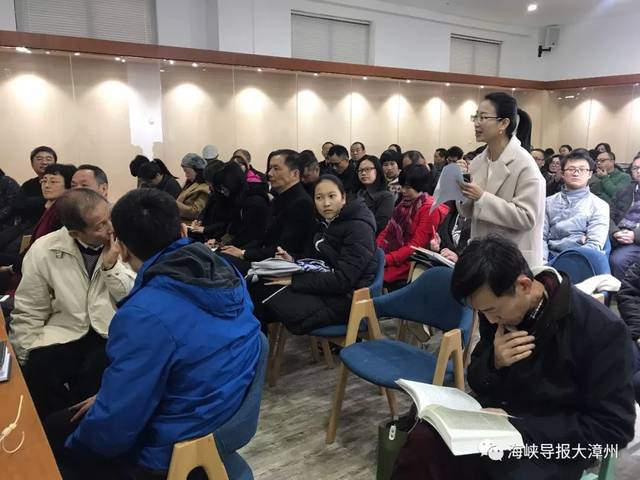 【资讯】今日,这个著名的漳州人,回图书馆了,干啥呢?