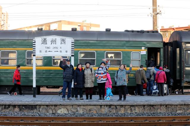 往返于通州西—承德的6419/6420 次列车,就是一趟仍然烧煤,货真价实的