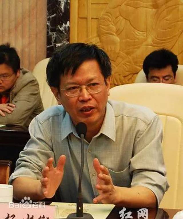 【资讯】今日,这个著名的漳州人,回图书馆了,干啥呢?