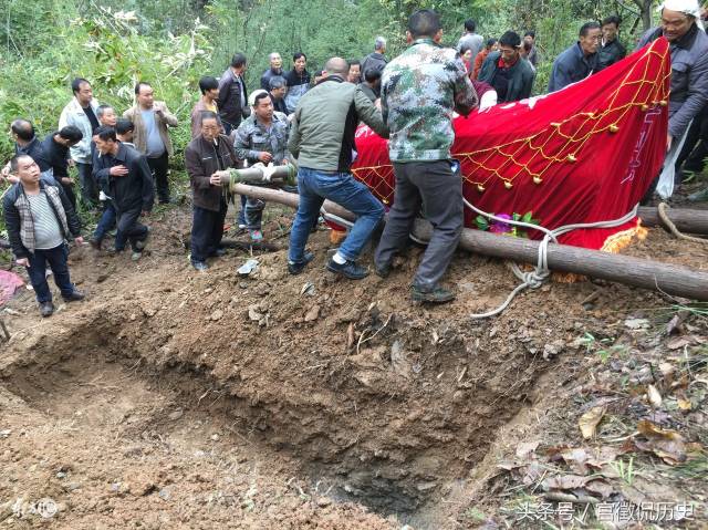 不过大部分的农民朋友并不想死后火葬,仍然实行着土葬,这理由有什么