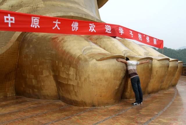 2011年中原大佛景区列为国家5a级旅游景区.