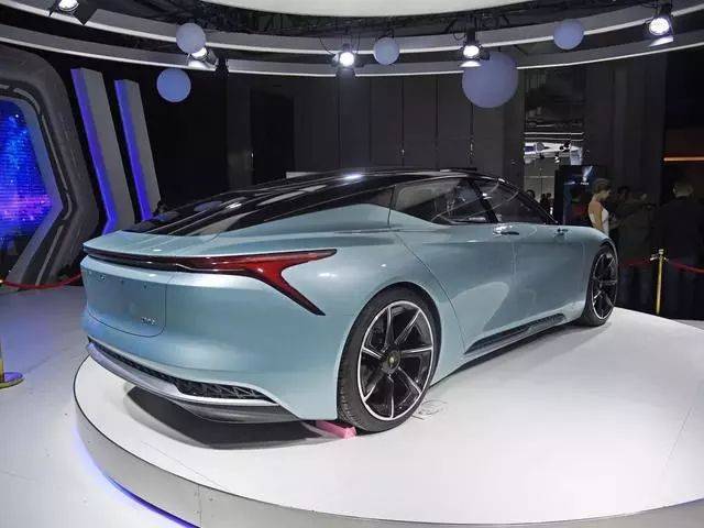 【国产跑车】这款国产跑车车标酷似变形金刚,上市后售价仅20万
