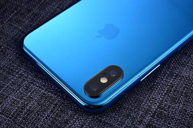 这款iphone x不仅颜色是亮蓝色的,背板还是陶瓷的