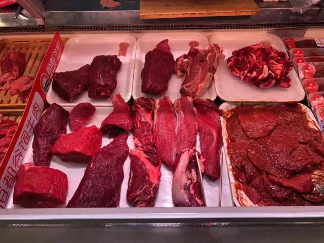 本地牛肉和澳洲进口牛肉都能在超市找到.牛肩肉,牛腩,牛腱子.