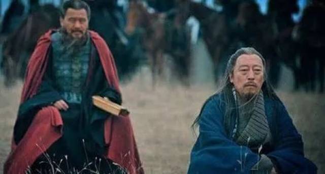 还有《战狼1》中倪大红出演的毒枭老大,不需要任何表情,一个抽烟的