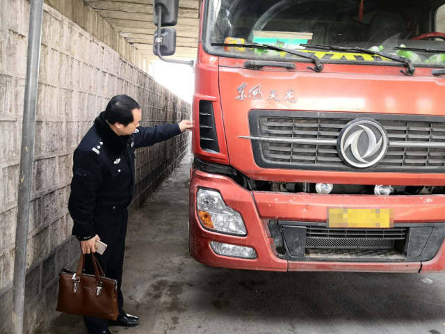 以为泥巴糊住车牌号肇事逃逸 红安交警跨省抓住无德司机