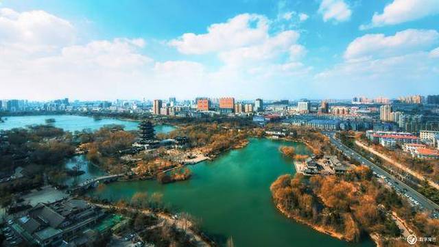 济南:城市上空的一年半载