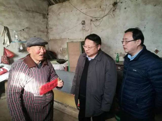 县委常委,县委办公室主任,总工会主席周在宇同志到李田楼镇慰问
