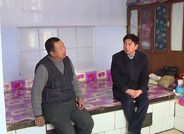 市委常委,纪委书记,监委主任吕村笙看望慰问大榆树镇贫困党员