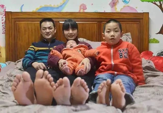 复古范儿 ▼ 幸福的脚丫 怎么样,今年咱们也拍几张全家福吧!