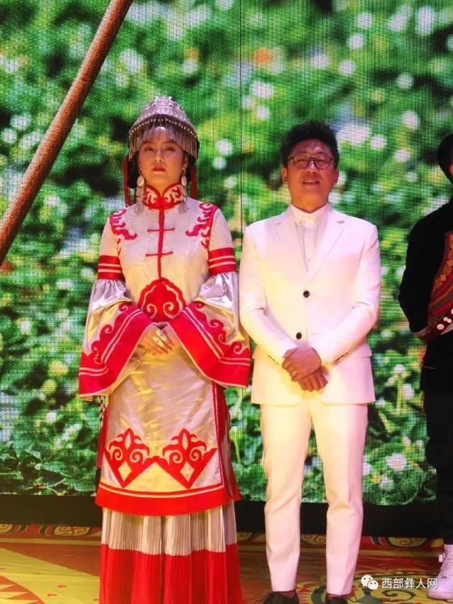 著名彝族歌手南玛子呷结婚了!