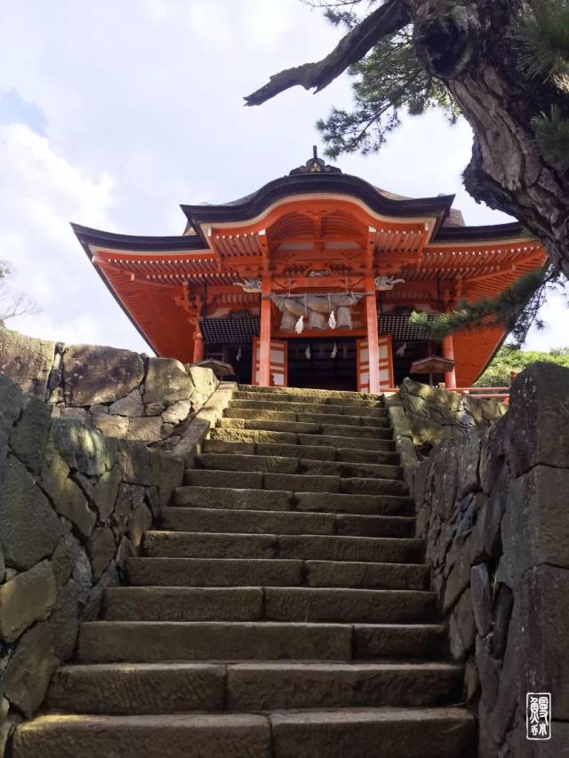 据说来这座神社拜一拜,老天就会送你一枚男/女朋友?