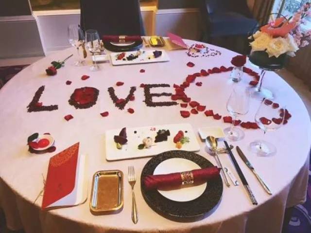 那个情人节夜晚,她在酒店找到了一生挚爱,每一