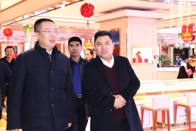 榆林市代市长李春临同志一行莅临恒生购物中心视察,指导工作