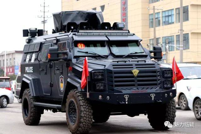 剑齿虎防暴装甲车图片_纵览新闻