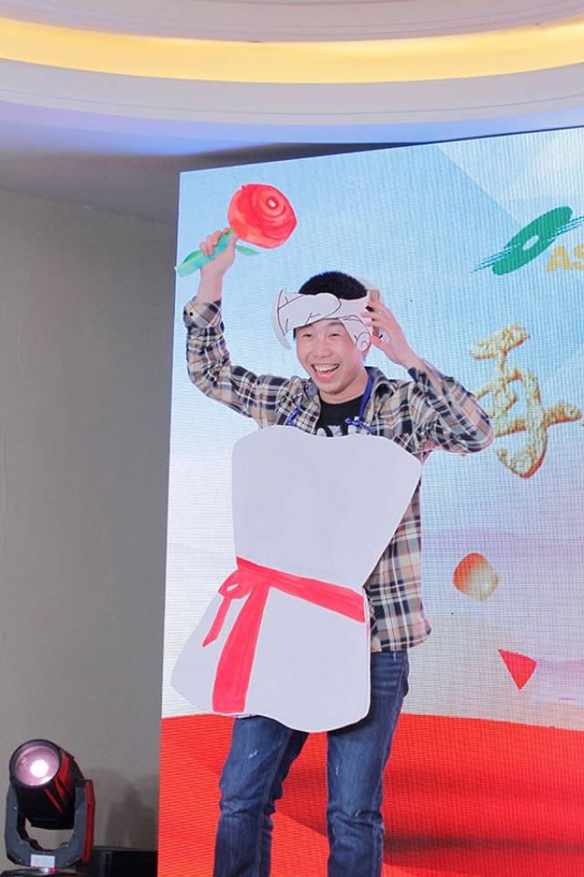 创意表演《纸片人》