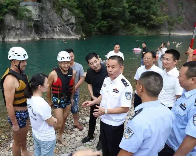 副市长,公安局长伍建利新春寄语,向全市人民,全市公安