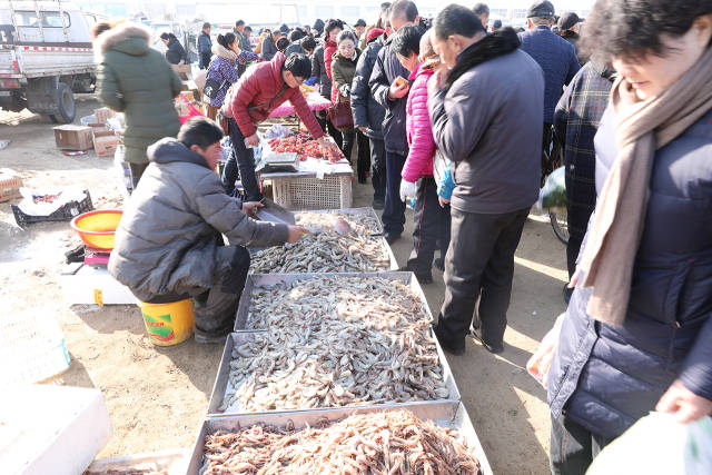 山东荣成:赶大集,迎春灯.年味浓浓!