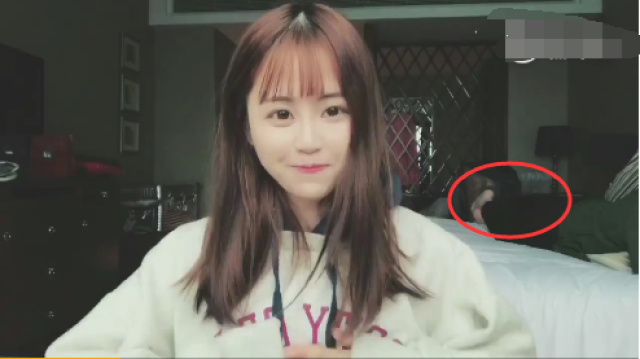 女友晒视频,细节亮了,韦神躺枪,网友调侃:床上的