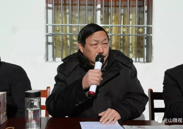 光山县东方现代农业专业合作社理事长何存继介绍了合作社的发展及詹堂