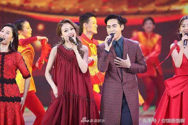 春晚明星衣着排行榜 佟丽娅陈伟霆最好看 黄晓明的西装最亮眼