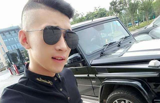 比如之前的网络一哥天佑的座驾就是一款奔驰大g500非常