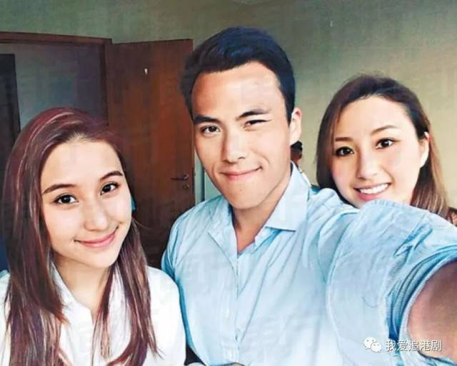 何超莲(左)与何超云(右)避谈弟弟何猷启求婚一事