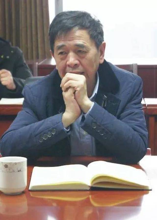 汤沟酒业董事长何继平参加会议